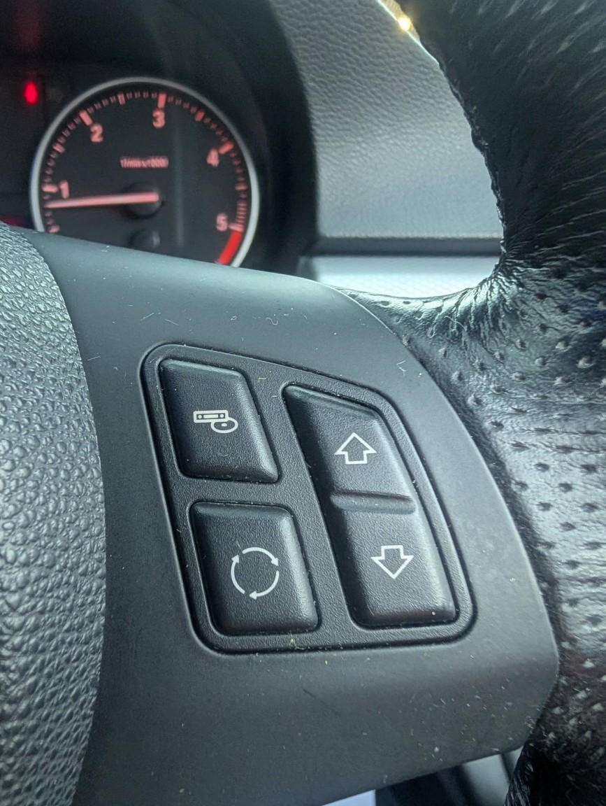 Used BMW 3 Series 2011 for sale - 77089893: Photo 30