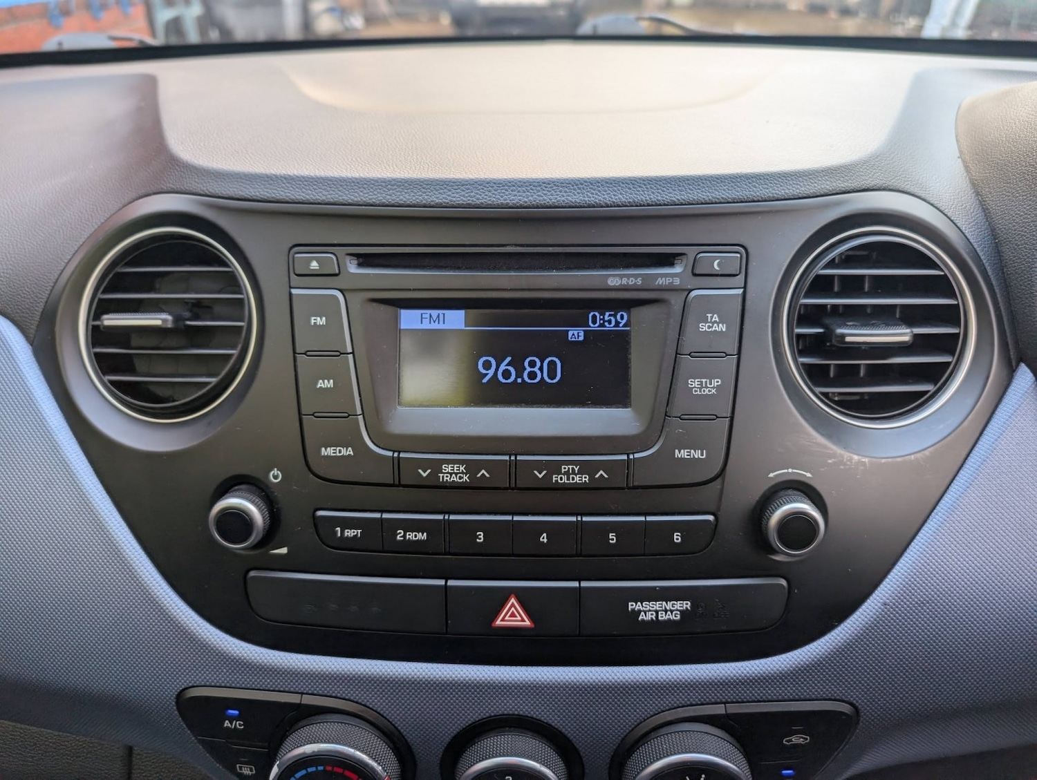 Used Hyundai i10 2015 for sale - 76935371: Photo 23