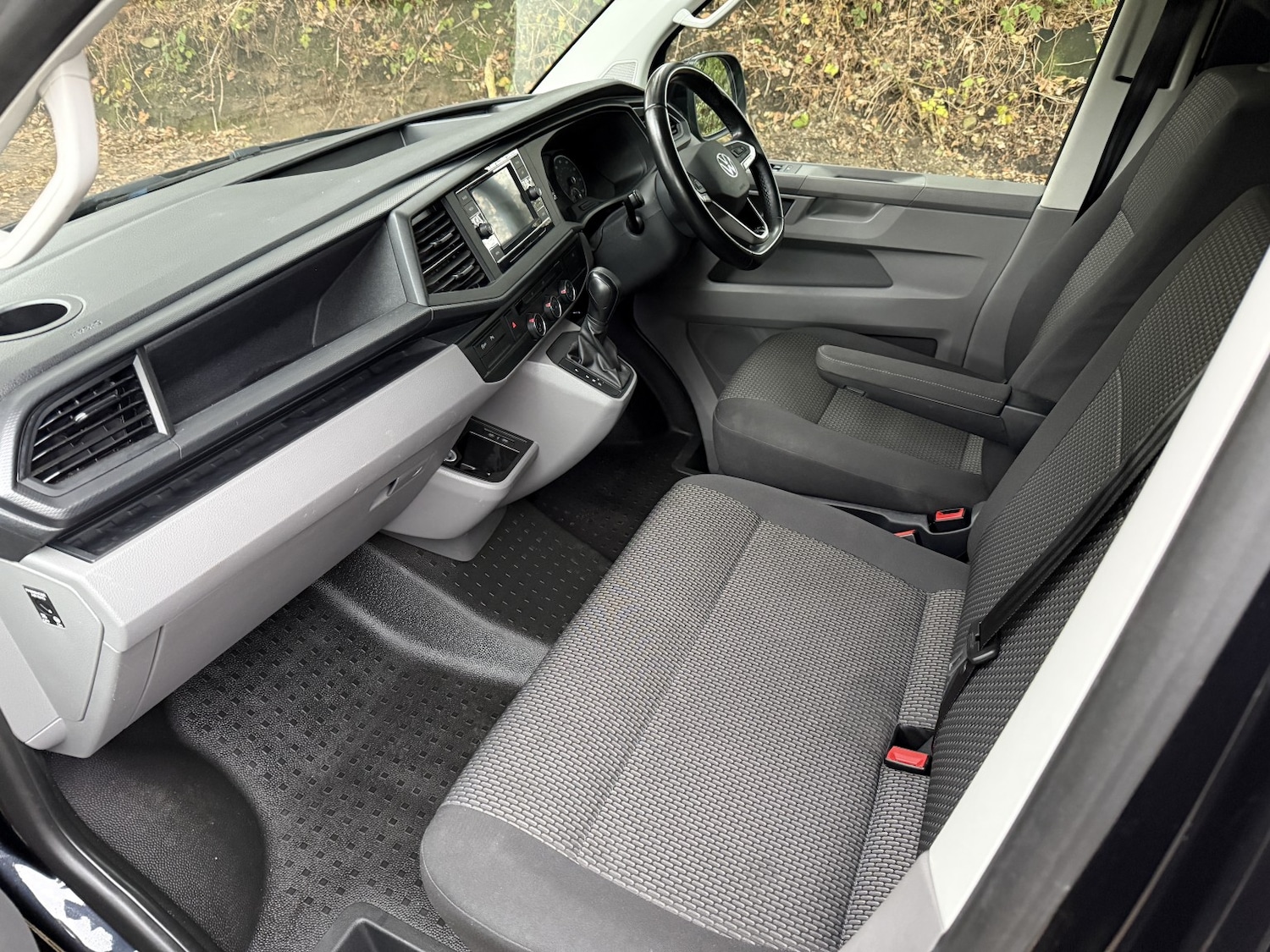 Used Volkswagen Transporter 2022 for sale - 76263001: Photo 8