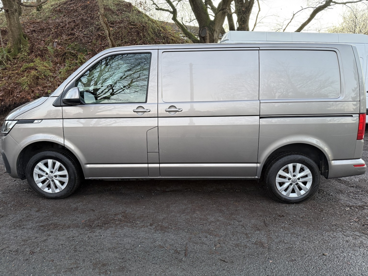 Used Volkswagen Transporter 2021 for sale - 76968559: Photo 2