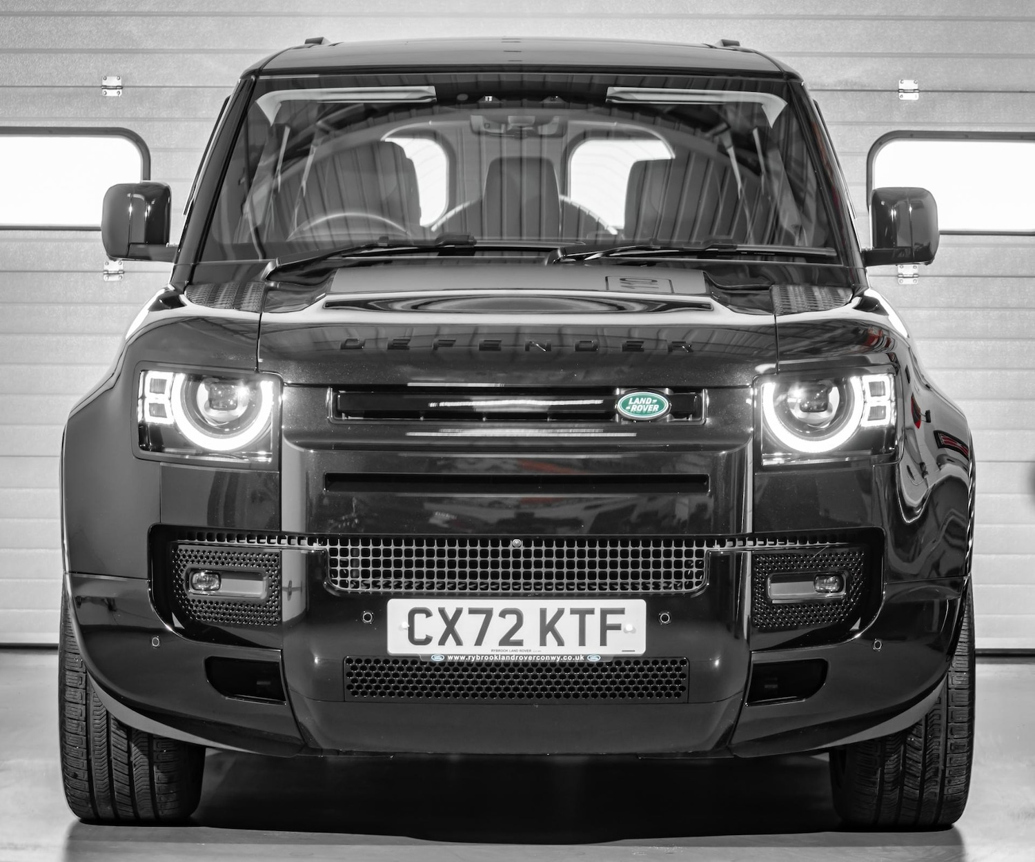 Used Land Rover Defender 2022 for sale - 68302759: Photo 2