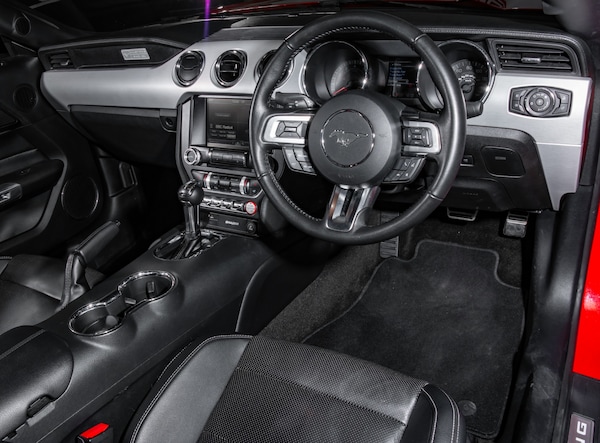 Used Ford Mustang 2016 for sale - 74215549: Photo 2