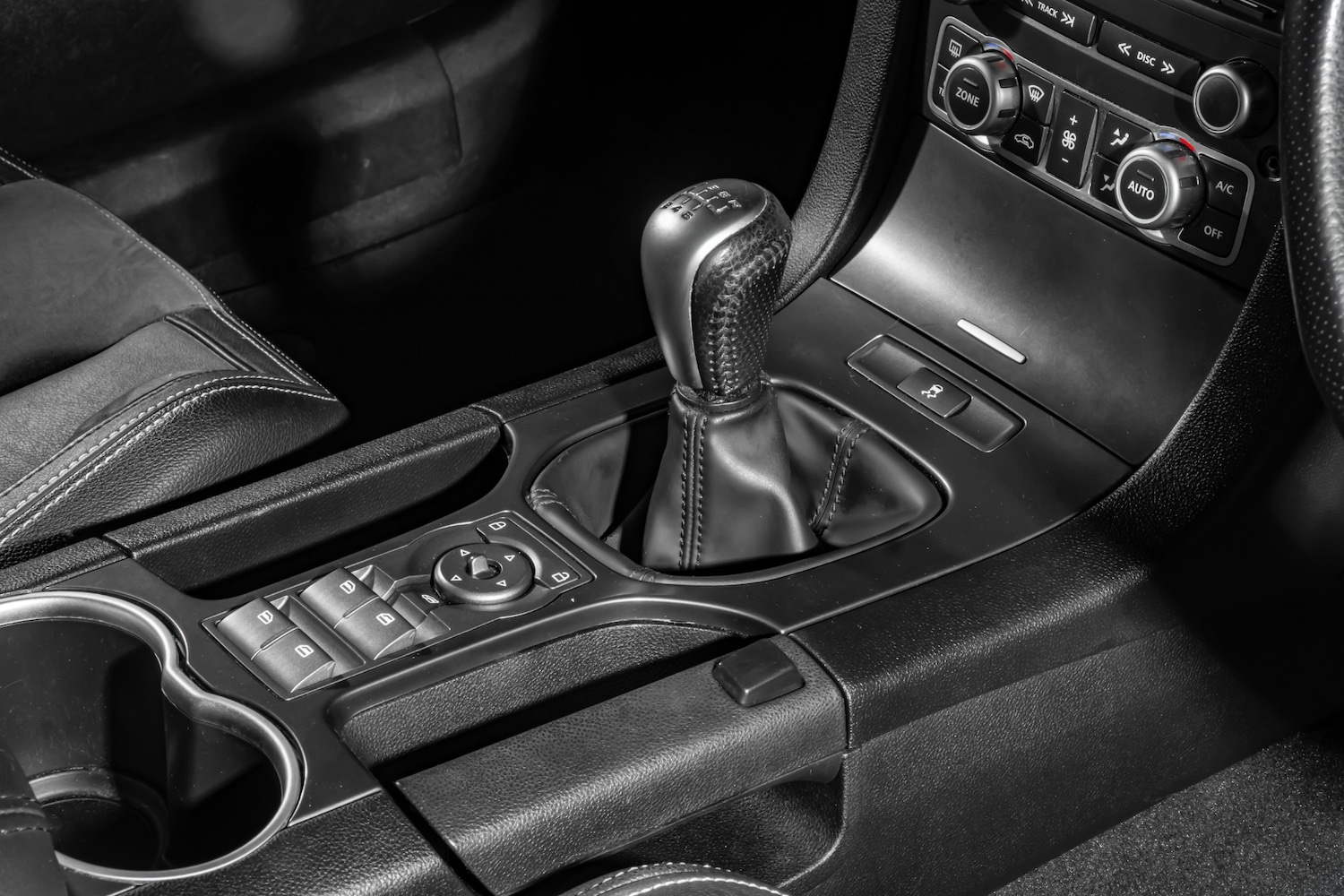 Used Vauxhall VXR8 2009 for sale - 77947428: Photo 9