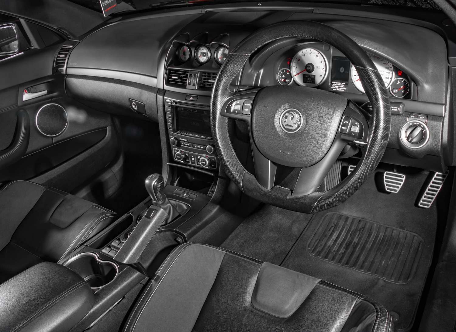 Used Vauxhall VXR8 2007 for sale - 77474542: Photo 13