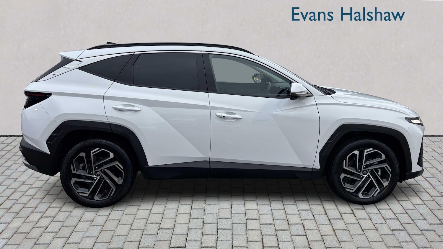 Used Hyundai TUCSON for sale - 77856977: Photo 2