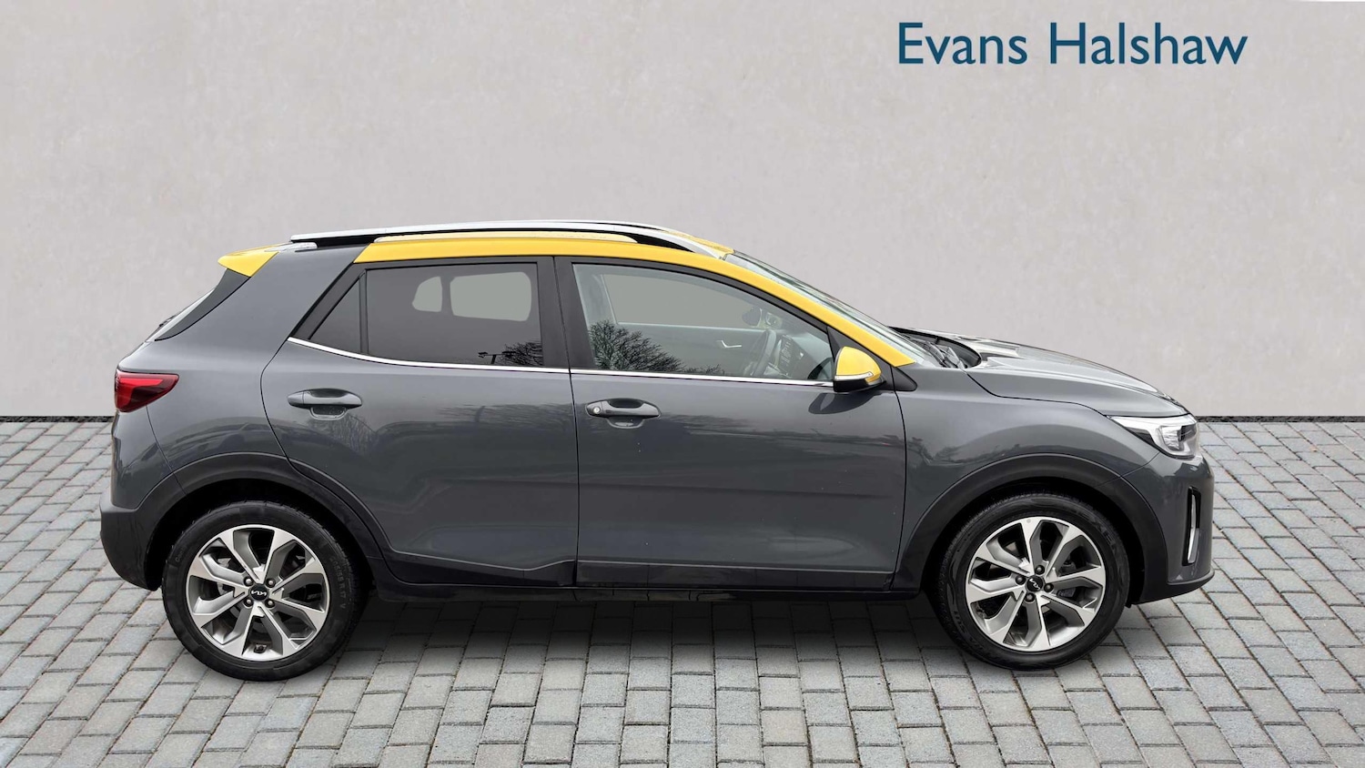 Used Kia Stonic for sale - 77859987: Photo 2