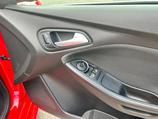 Used Ford Focus 2015 for sale - 75690808: Photo 12