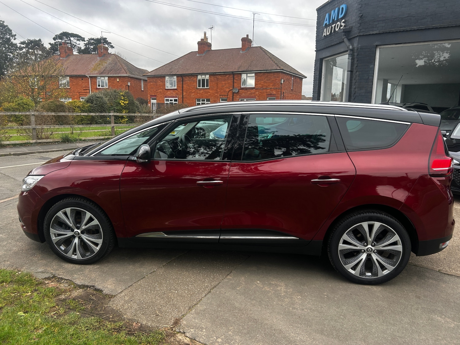Used Renault Grand Scenic 2017 for sale - 76637863: Photo 2