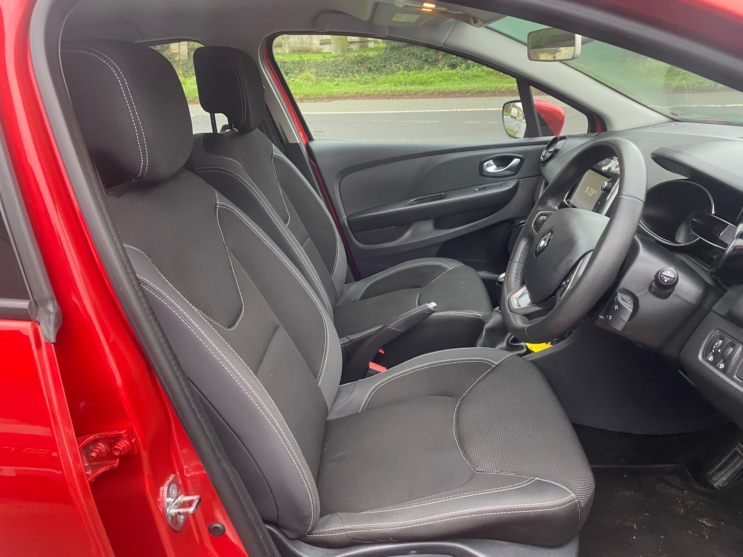 Used Renault Clio 2017 for sale - 76984210: Photo 10