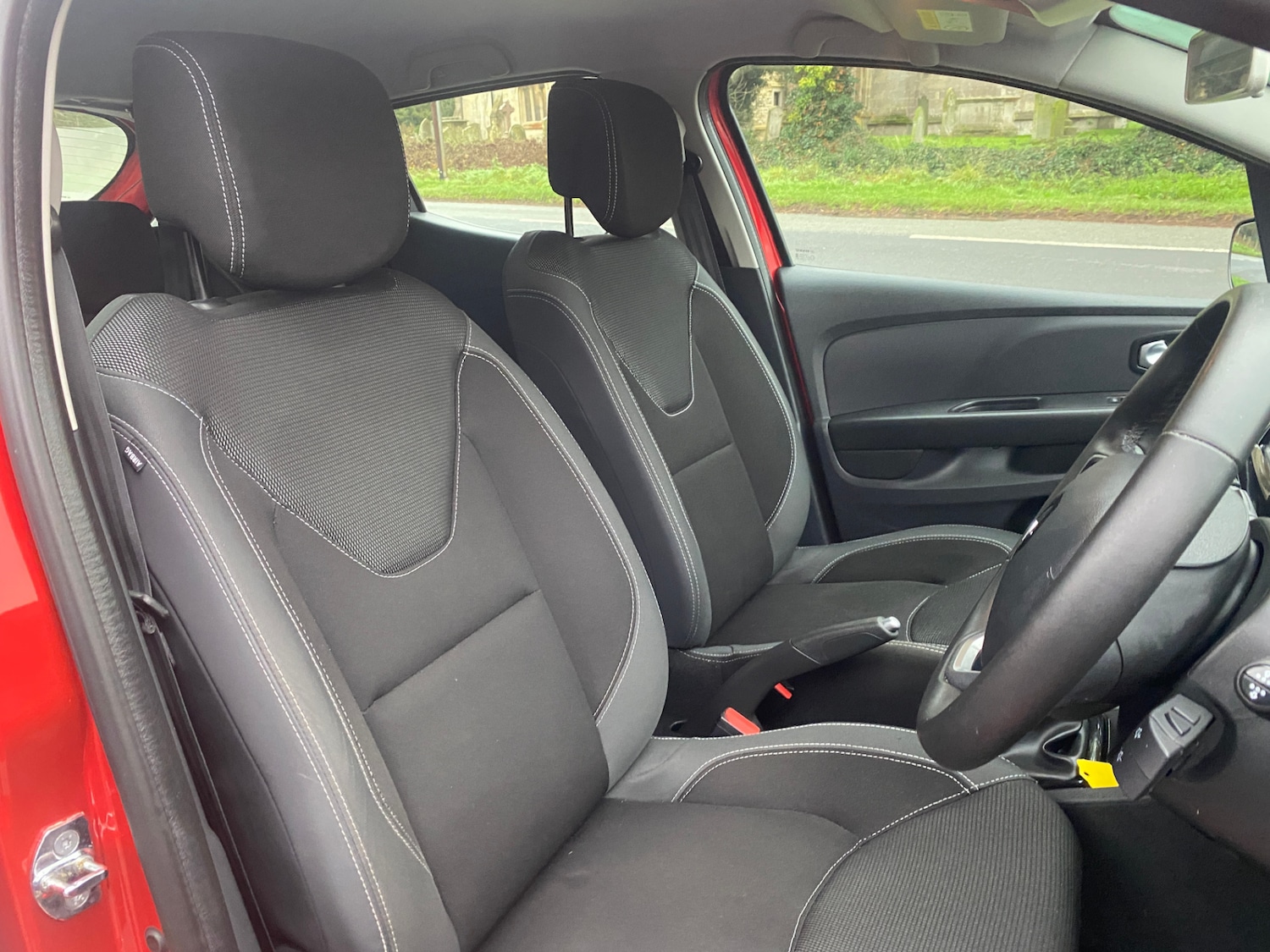 Used Renault Clio 2017 for sale - 76984210: Photo 11