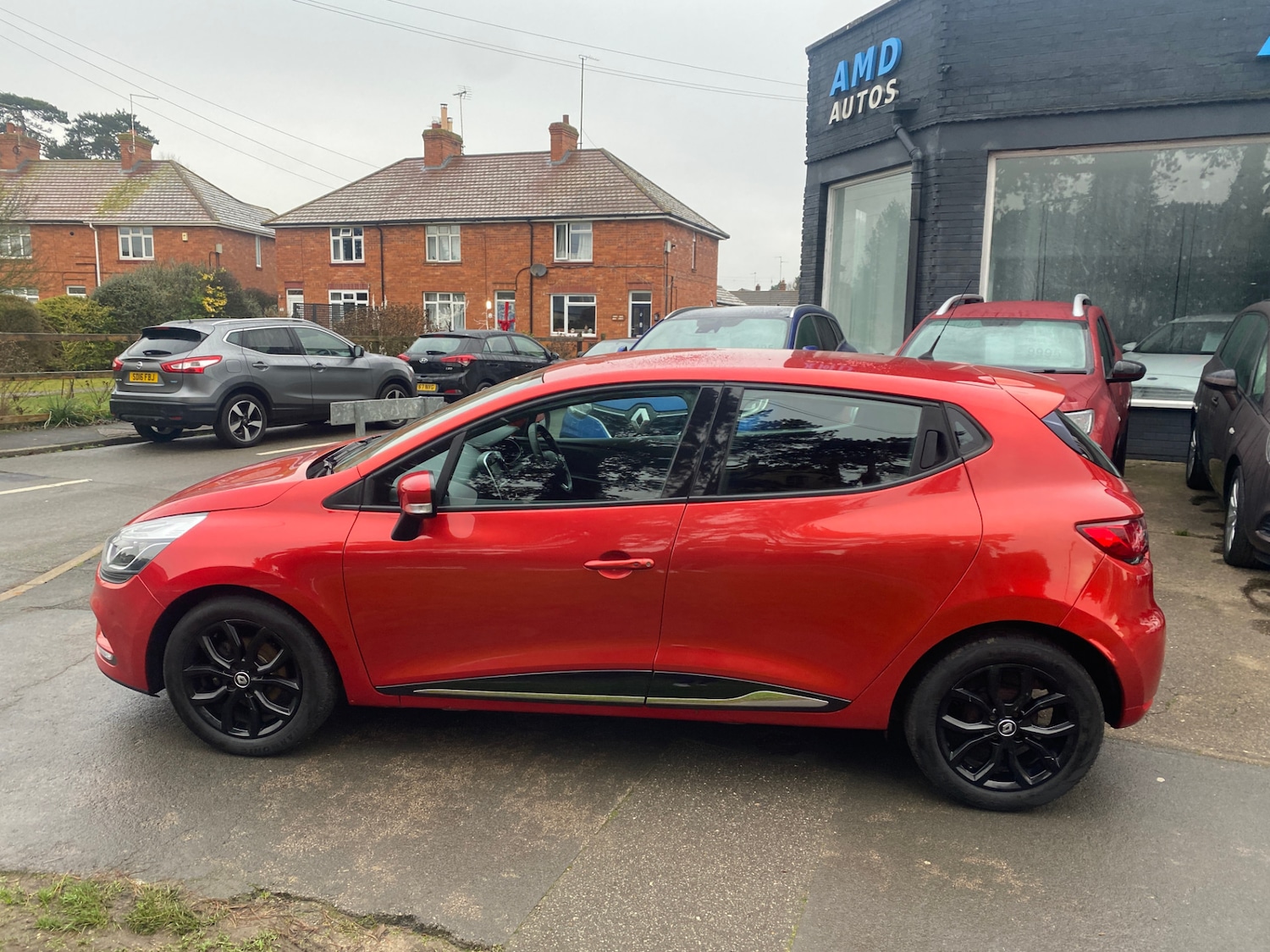 Used Renault Clio 2017 for sale - 76984210: Photo 2