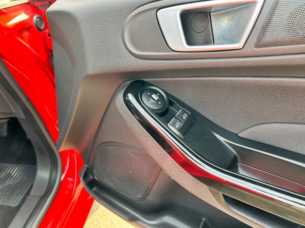 Used Ford Fiesta 2012 for sale - 74938180: Photo 12