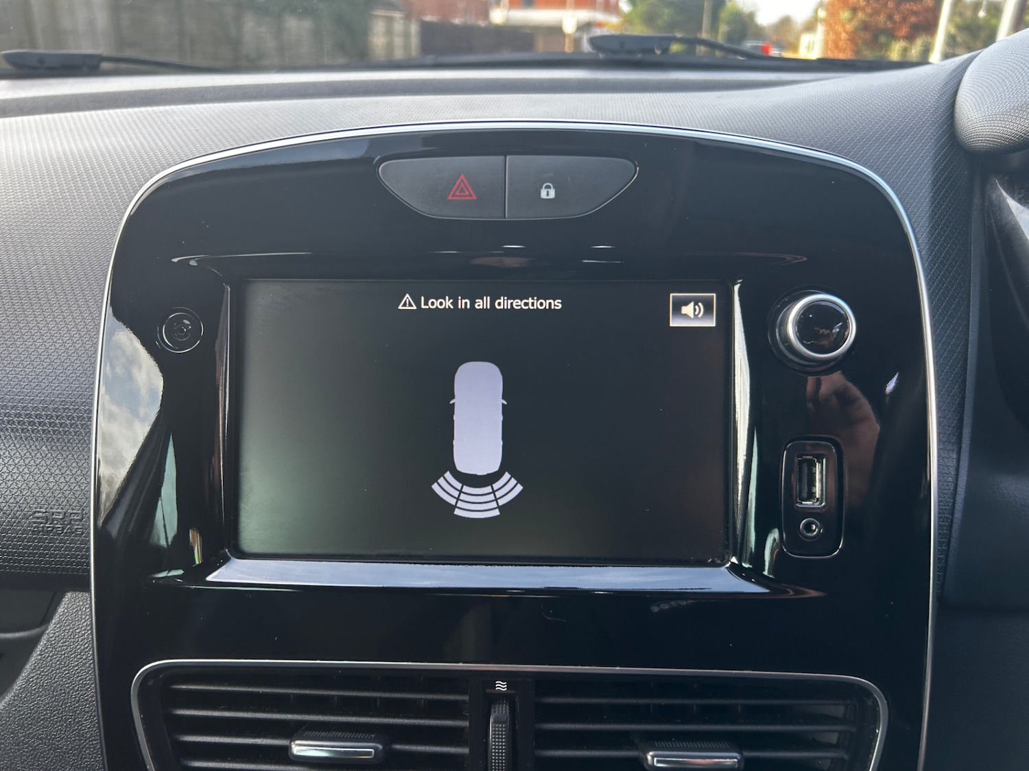 Used Renault Clio 2018 for sale - 77651520: Photo 17