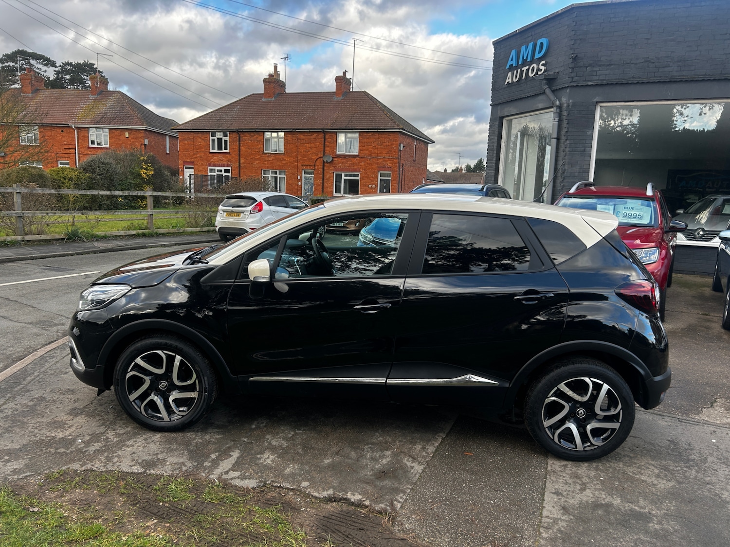 Used Renault Captur 2018 for sale - 77931227: Photo 2
