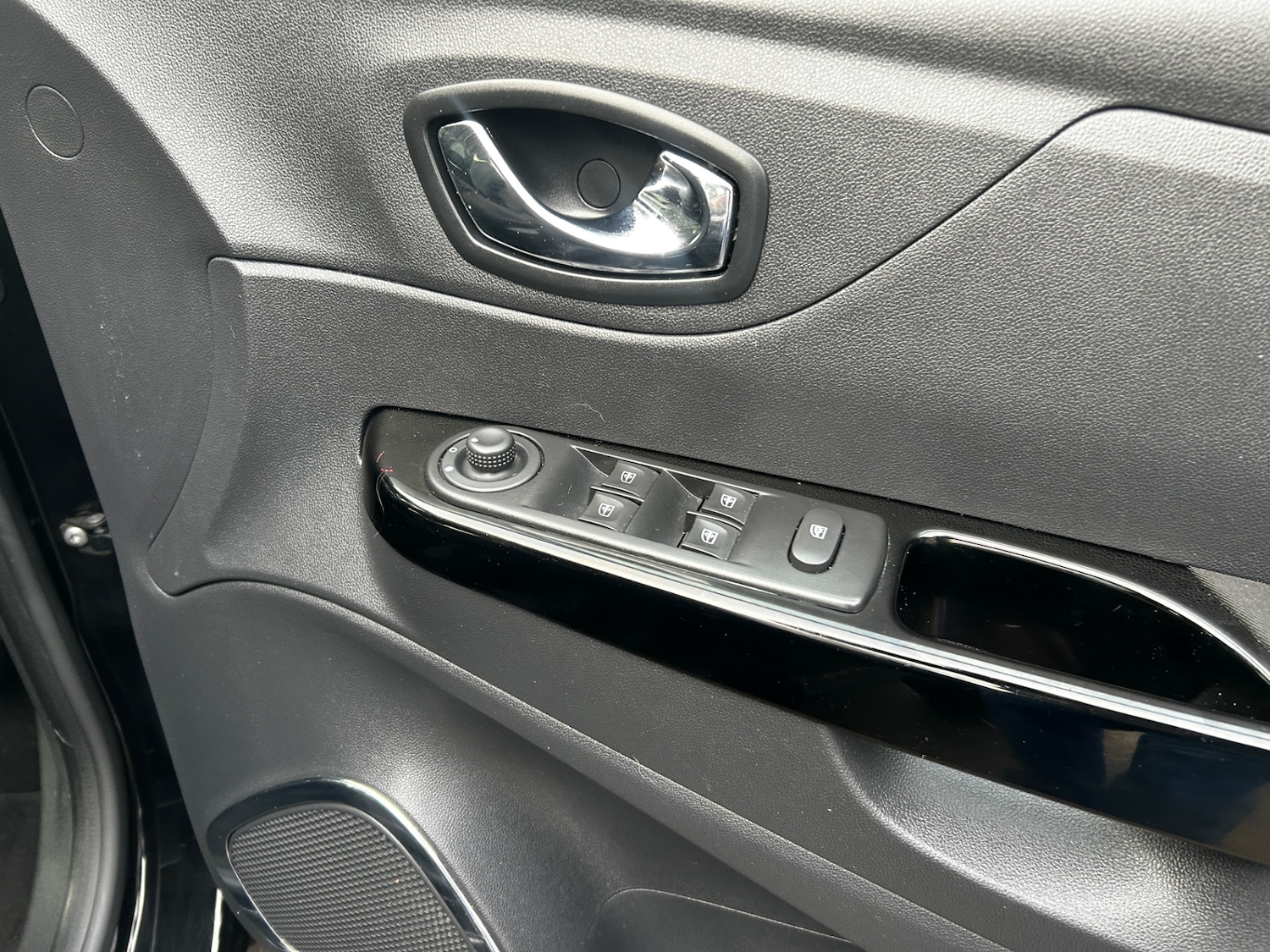 Used Renault Captur 2017 for sale - 77615928: Photo 12