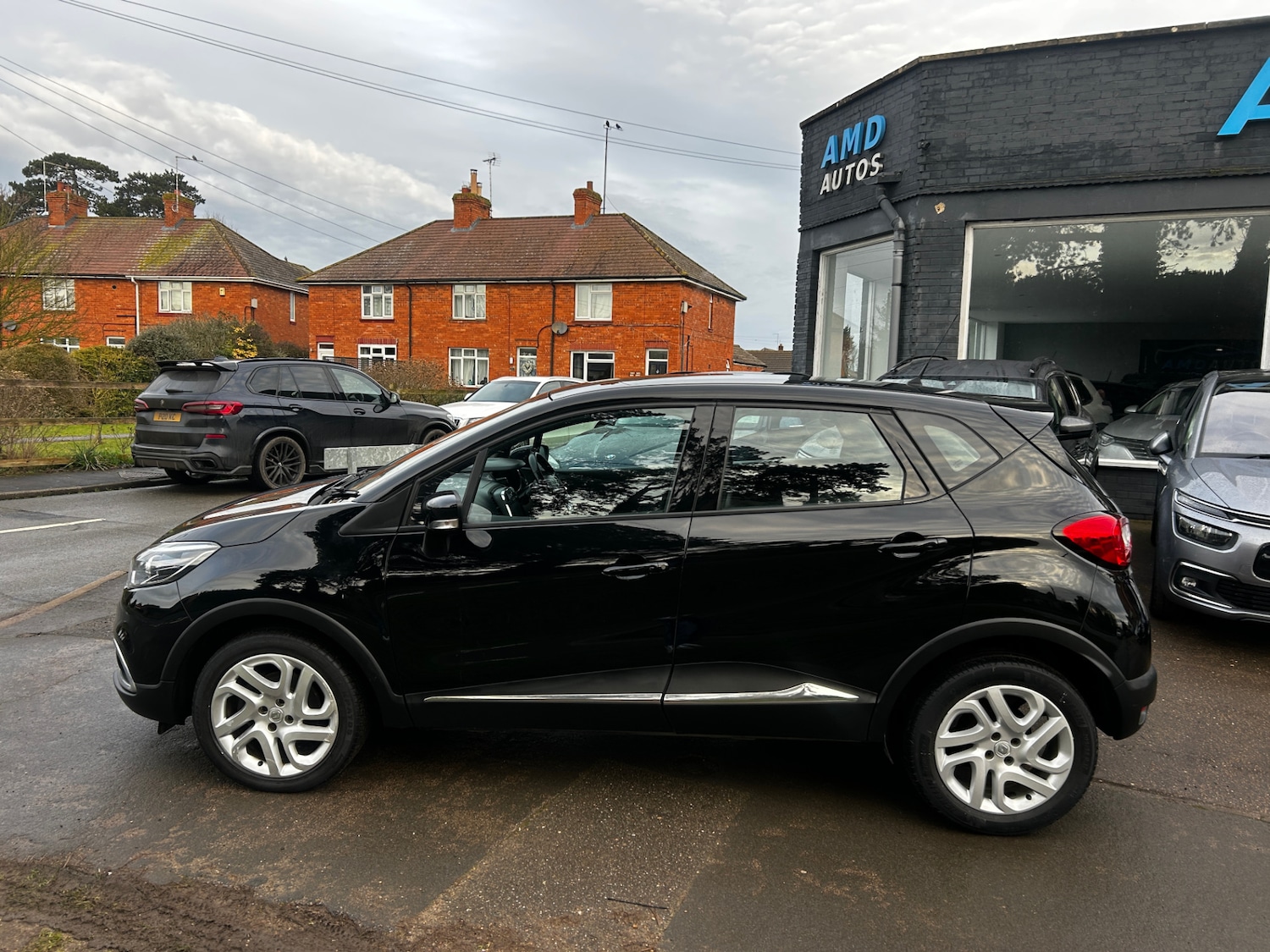 Used Renault Captur 2017 for sale - 77615928: Photo 2