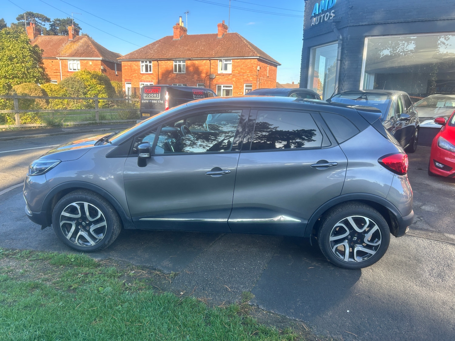 Used Renault Captur 2015 for sale - 76287019: Photo 2