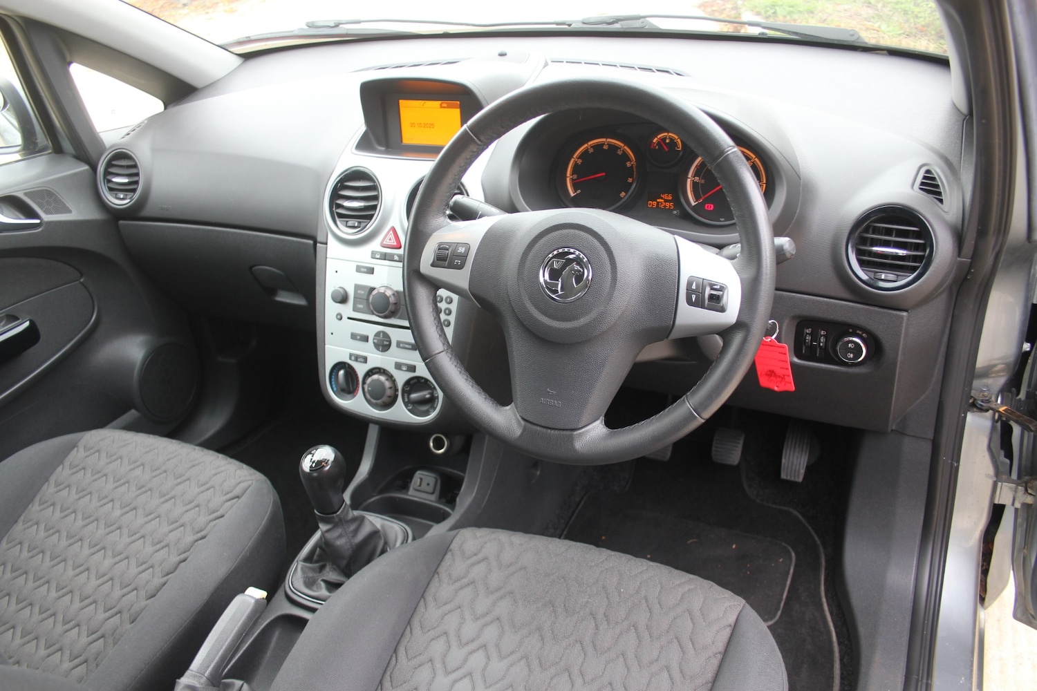 Used Vauxhall Corsa 2013 for sale - 76532130: Photo 2