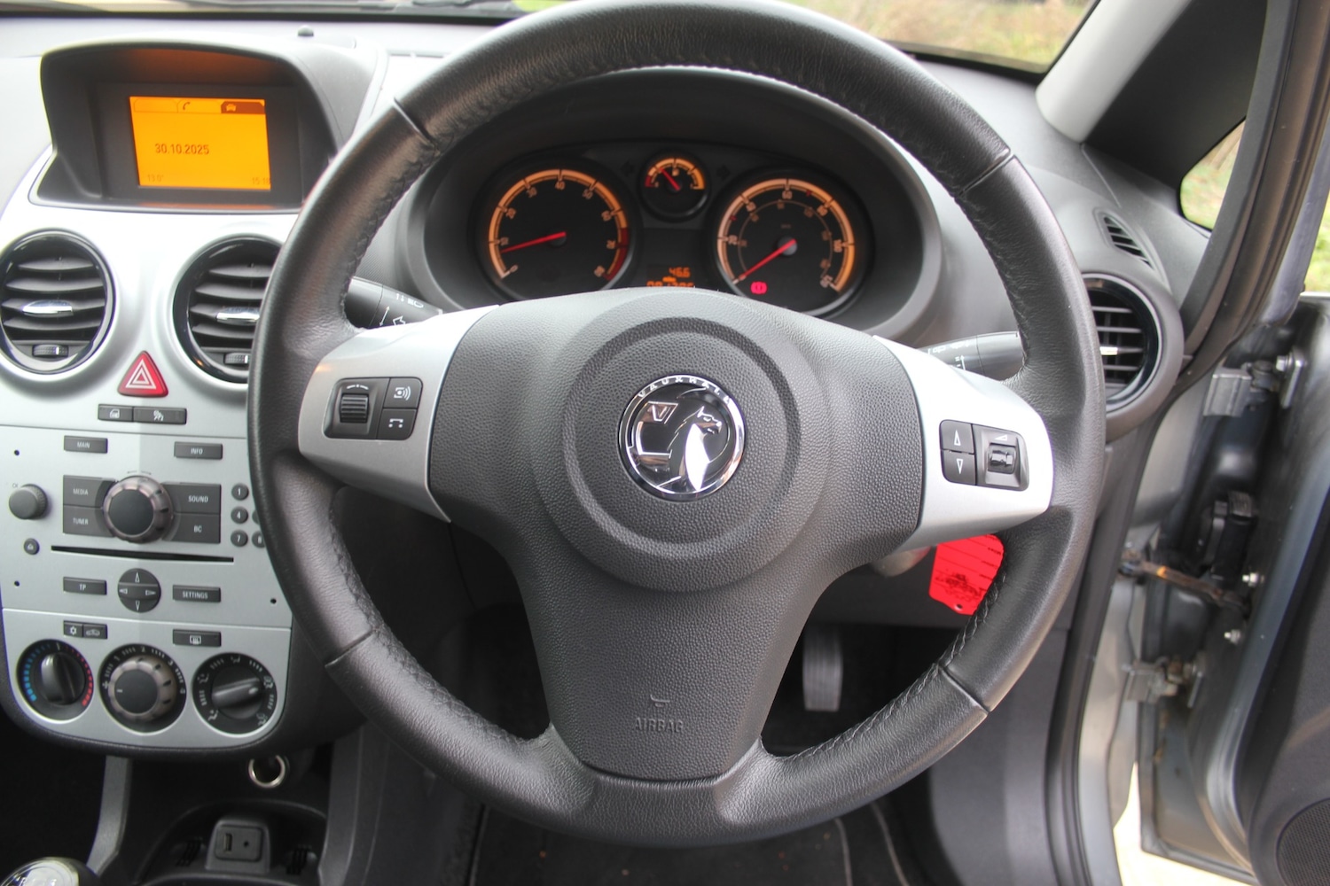 Used Vauxhall Corsa 2013 for sale - 76532130: Photo 3