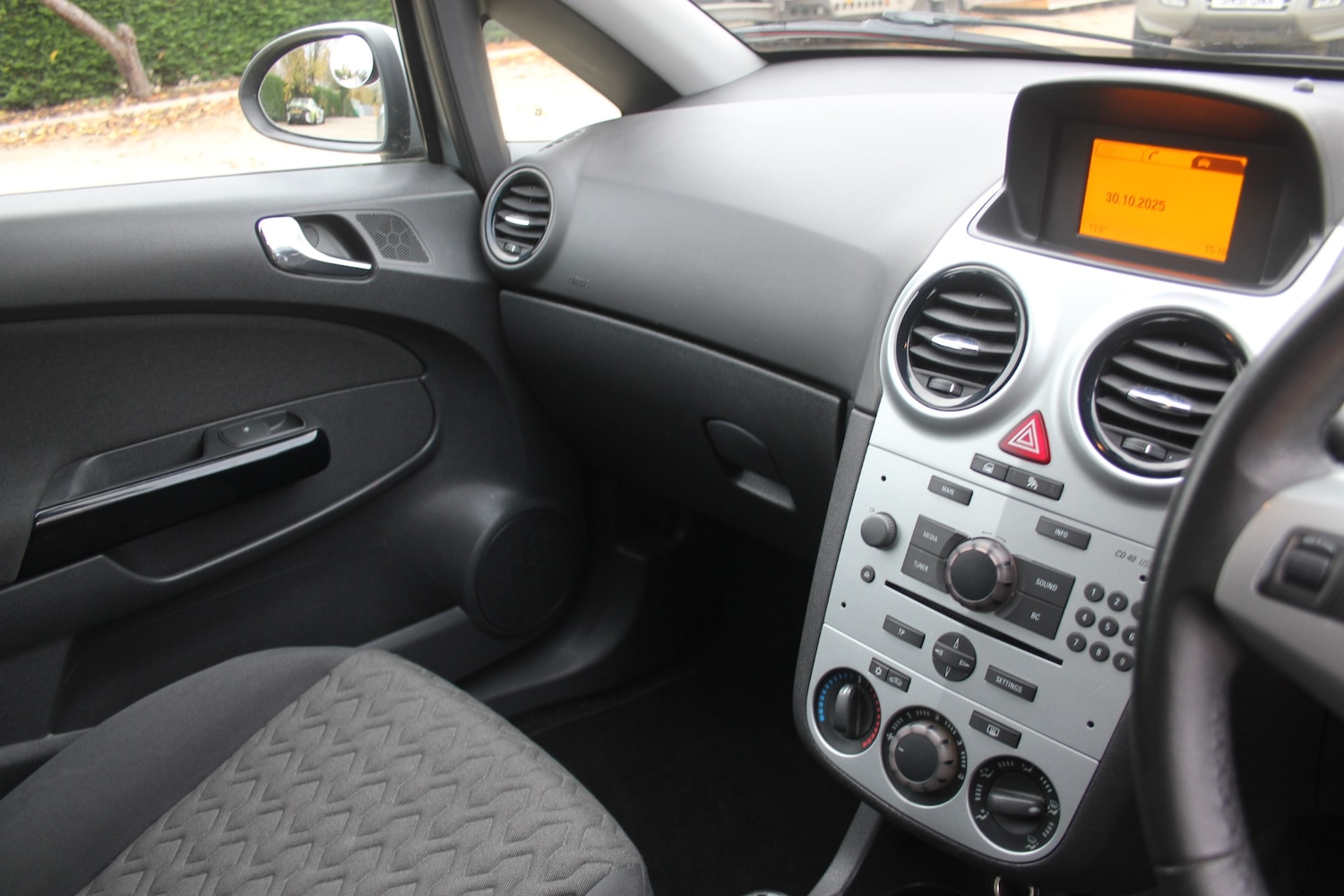 Used Vauxhall Corsa 2013 for sale - 76532130: Photo 4