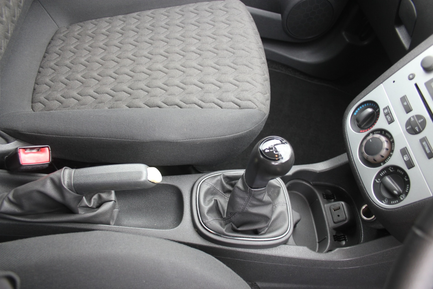 Used Vauxhall Corsa 2013 for sale - 76532130: Photo 5