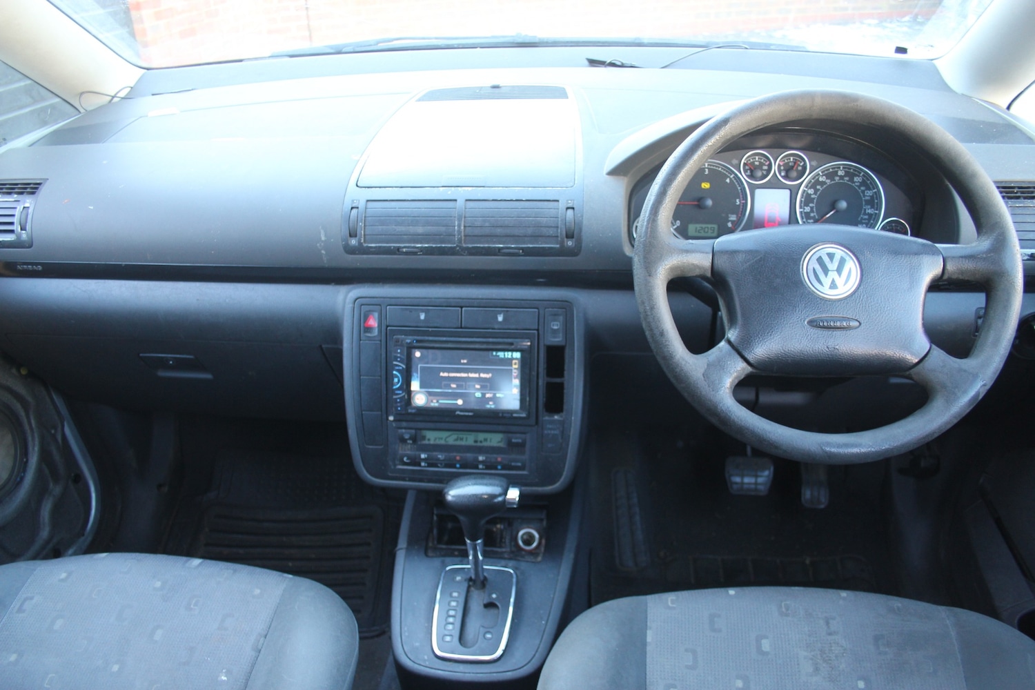 Used Volkswagen Sharan 2006 for sale - 77104664: Photo 2