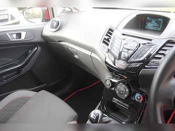 Used Ford Fiesta 2015 for sale - 76464014: Photo