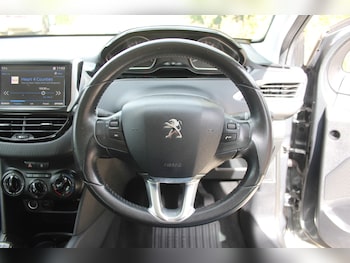 Used Peugeot 208 2017 for sale - 75969279: Photo
