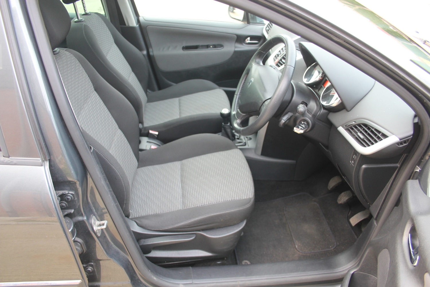 Used Peugeot 207 2010 for sale - 77069783: Photo 6