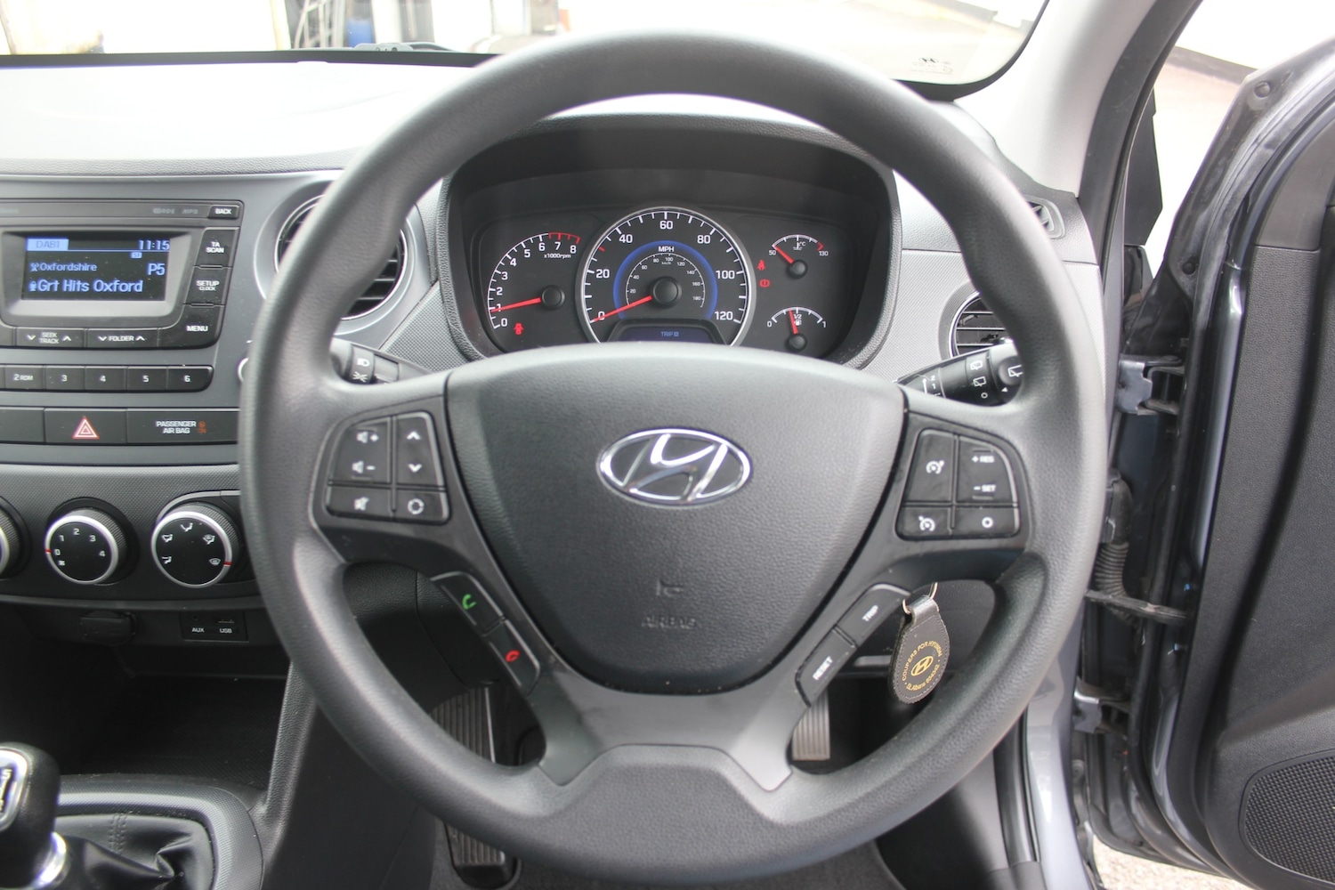 Used Hyundai i10 2017 for sale - 76076592: Photo 3