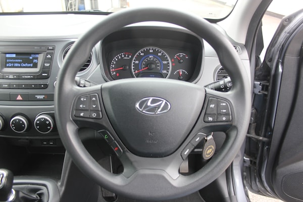 Used Hyundai i10 2017 for sale - 76076592: Photo 3