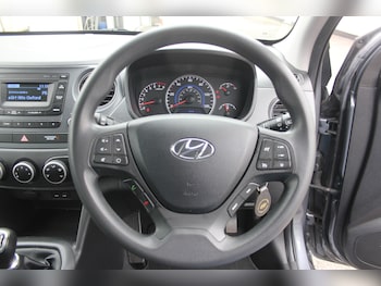 Used Hyundai i10 2017 for sale - 76076592: Photo 3