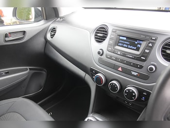 Used Hyundai i10 2017 for sale - 76076592: Photo 4