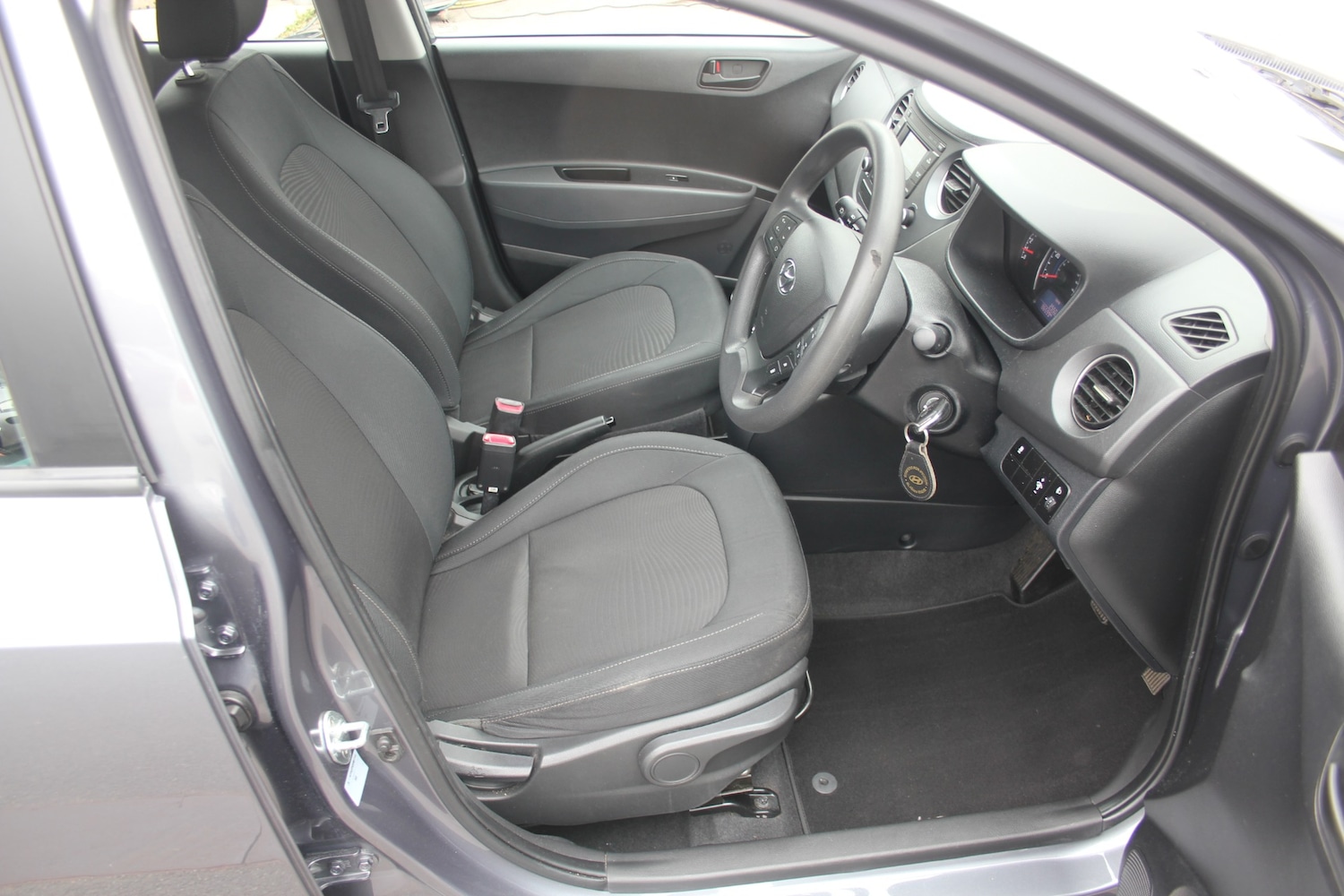 Used Hyundai i10 2017 for sale - 76076592: Photo 6