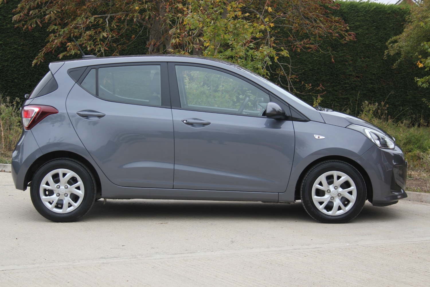 Used Hyundai i10 2017 for sale - 76076592: Photo 9