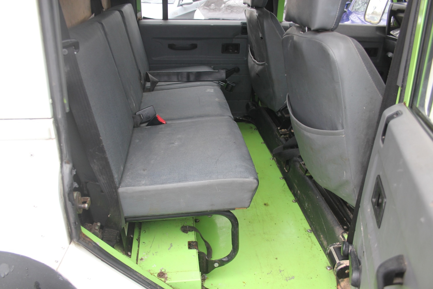 Used Land Rover Defender 110 1997 for sale - 77516512: Photo 8