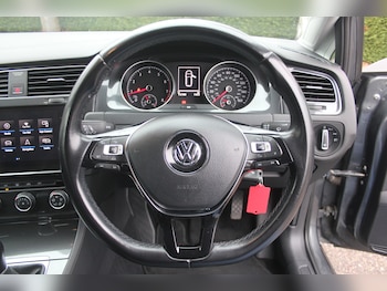 Used Volkswagen Golf 2018 for sale - 77259175: Photo
