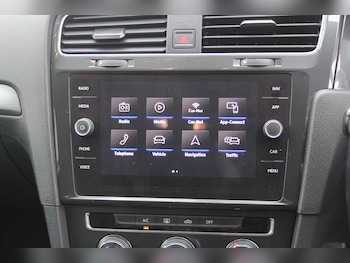 Used Volkswagen Golf 2018 for sale - 77259175: Photo