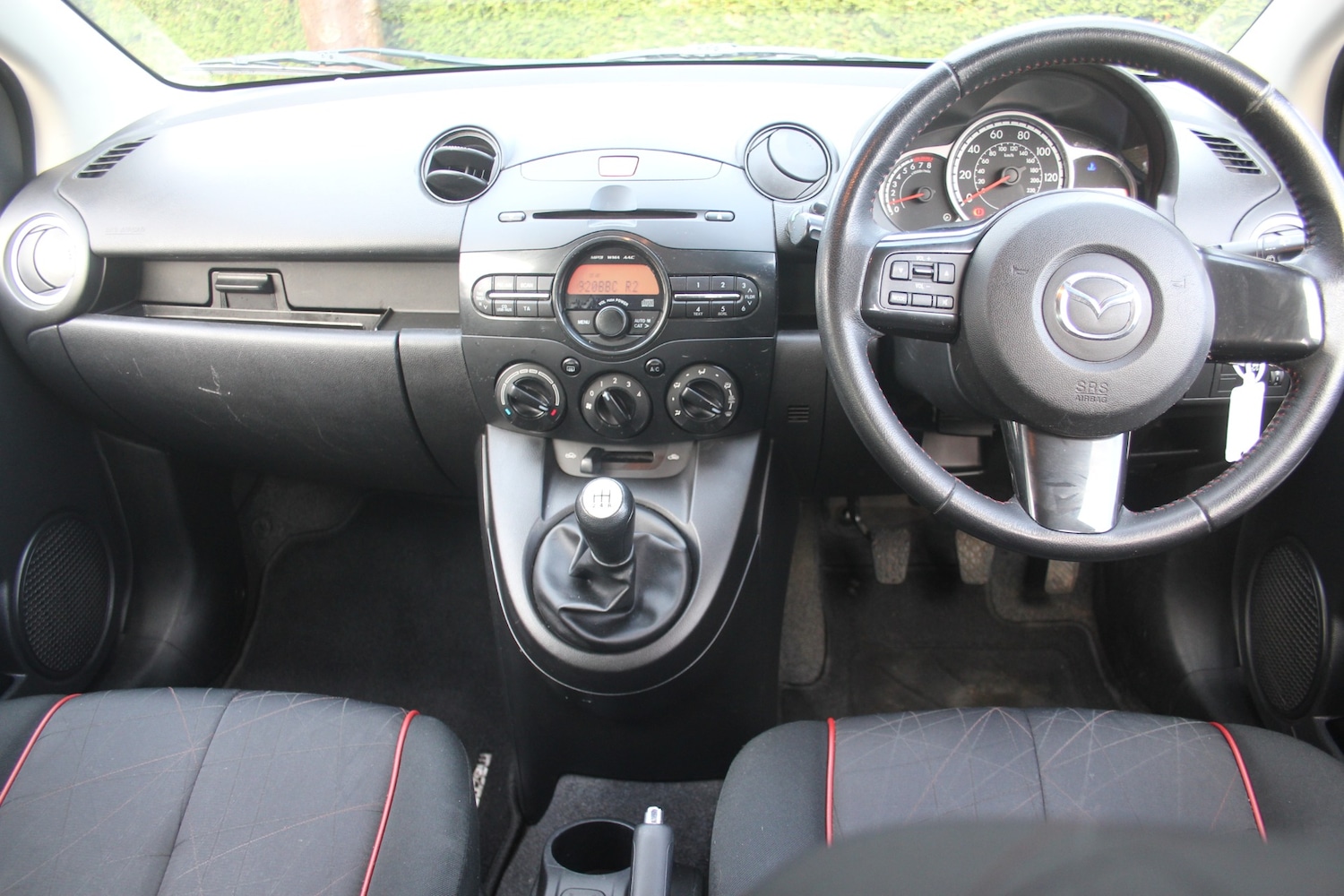 Used Mazda Mazda2 2015 for sale - 77460364: Photo 2