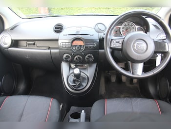 Used Mazda Mazda2 2015 for sale - 77460364: Photo