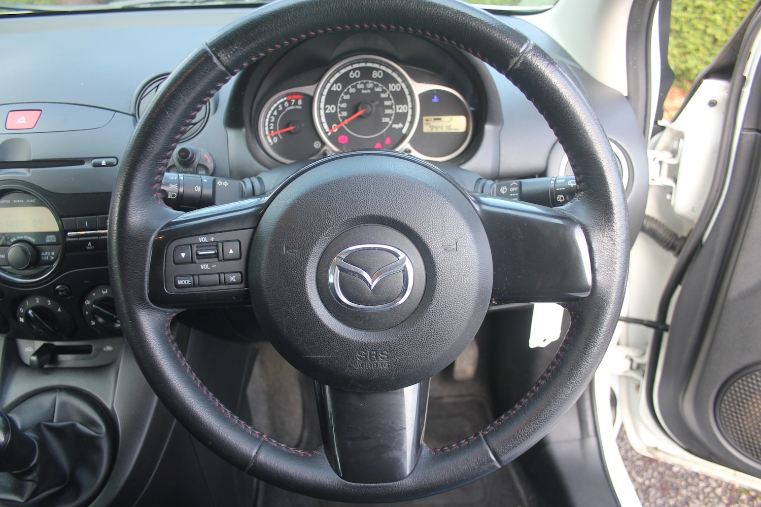 Used Mazda Mazda2 2015 for sale - 77460364: Photo 3