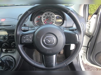 Used Mazda Mazda2 2015 for sale - 77460364: Photo