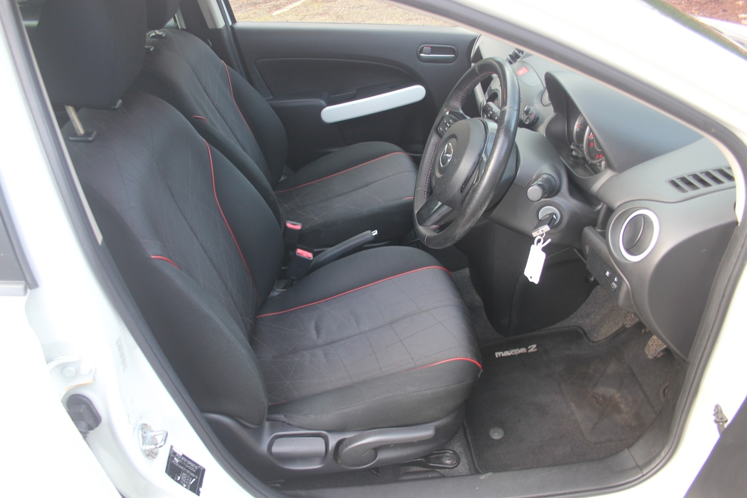 Used Mazda Mazda2 2015 for sale - 77460364: Photo 6