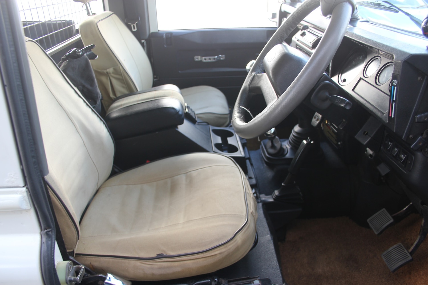 Used Land Rover Defender 2001 for sale - 77873655: Photo 6