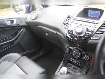 Used Ford Fiesta 2015 for sale - 76531835: Photo