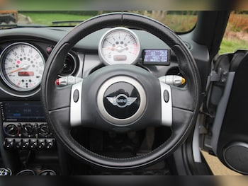 Used MINI Convertible 2006 for sale - 76970085: Photo