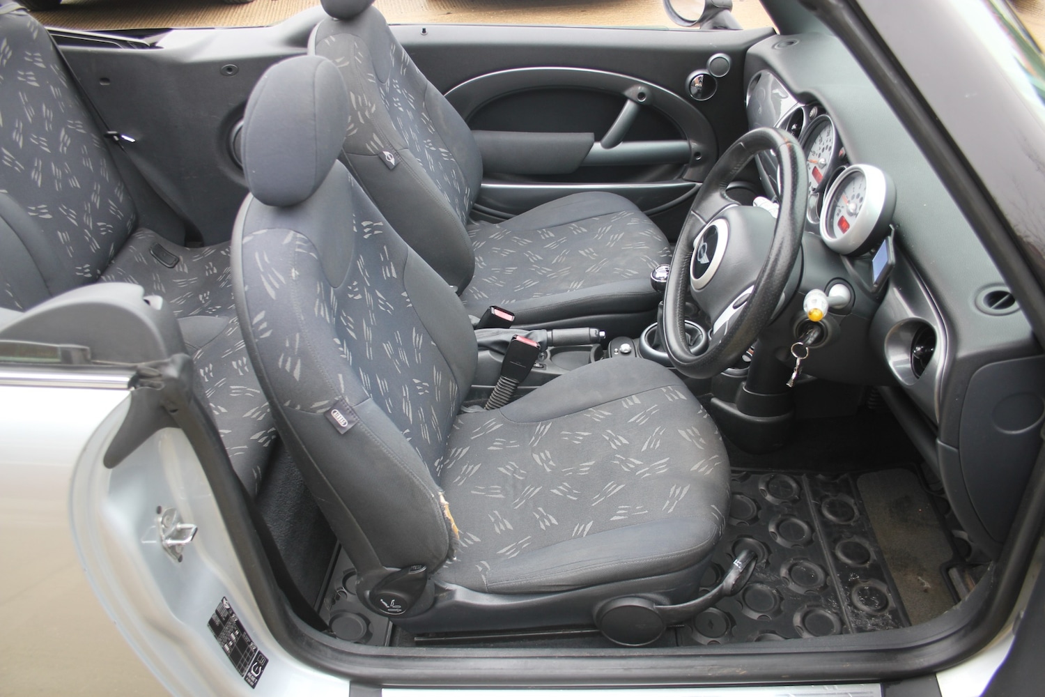 Used MINI Convertible 2006 for sale - 76970085: Photo 7