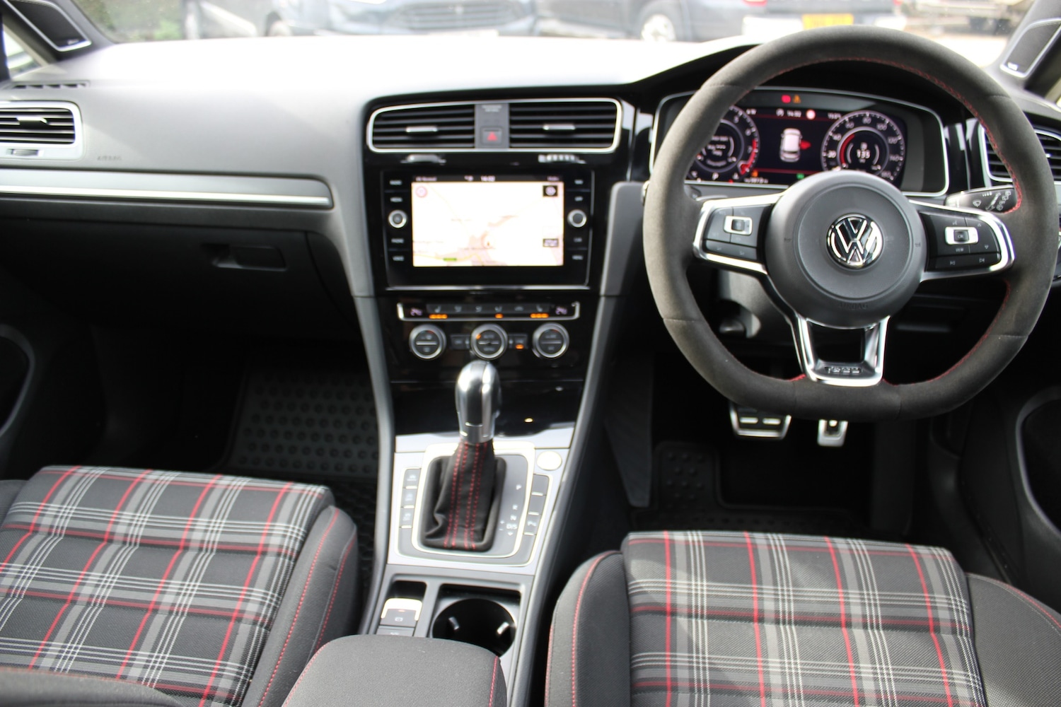 Used Volkswagen Golf 2019 for sale - 76982939: Photo 2