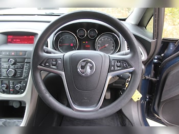 Used Vauxhall Astra 2010 for sale - 75628079: Photo