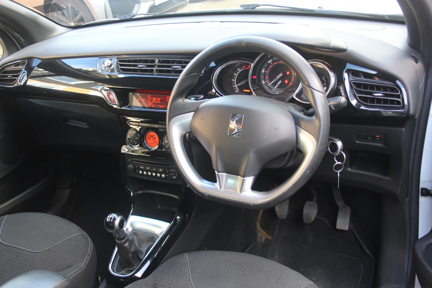 Used Citroen DS3 2014 for sale - 76682101: Photo 2